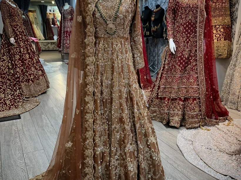 A lighter bridal direction to explore for a Walima reception